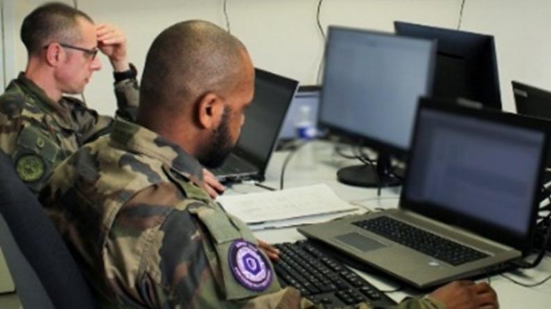 Les militaires engagés dans la chaine de lutte informatique défensive