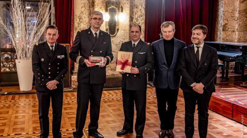 « Le chef de musique Alexandre Kosmicki a offert la partition de la Marche du Bataillon au vice-amir