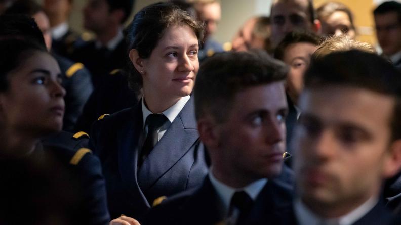 Les élèves-officiers de la mission Jeanne d’Arc reçoivent leur spécialité