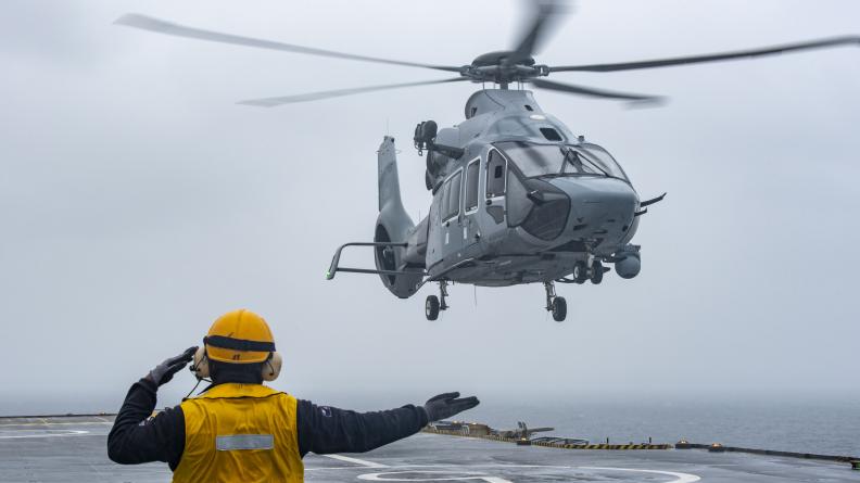 Le 8 juillet 2024, pour la première fois, un hélicoptère H160 de la Flottille 32F a apponté sur un p