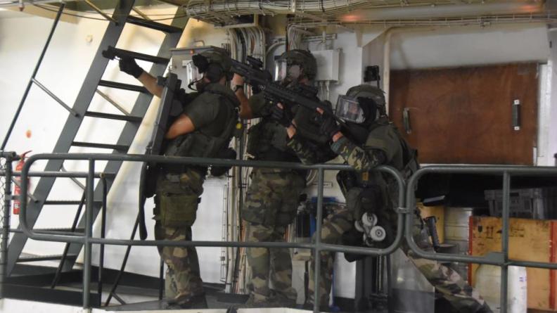 FAPF : Exercice de lutte contre une attaque simulée à bord de la frégate Prairial