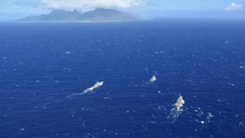 L’Arago sous bonne escorte pour le début de sa grande traversée