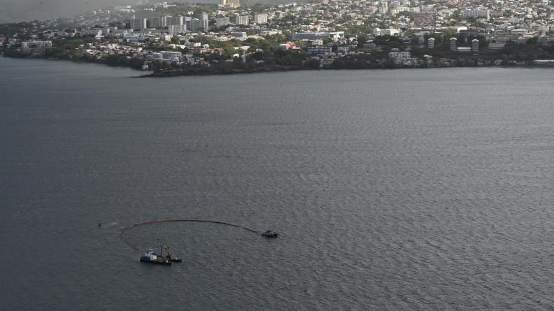 Déploiement d’un barrage flottant