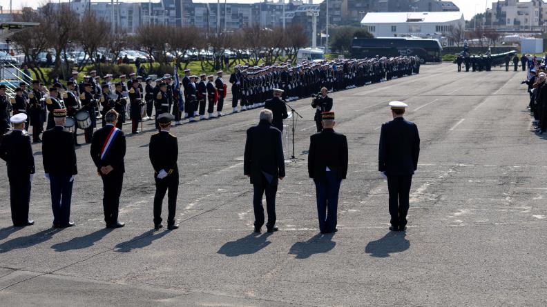 Cérémonie présidée par l'Amiral Vaujour, chef d'état-major de la Marine 