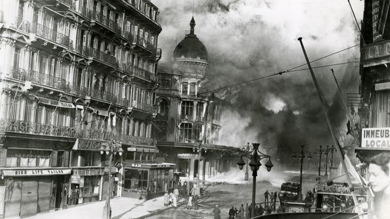 Nouvelles-Galeries en feu