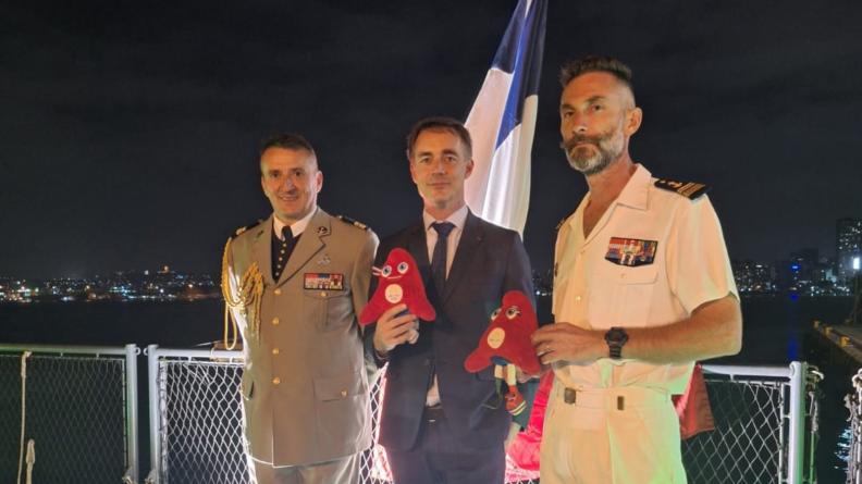 Officiers et consul général de France à Johannesburg