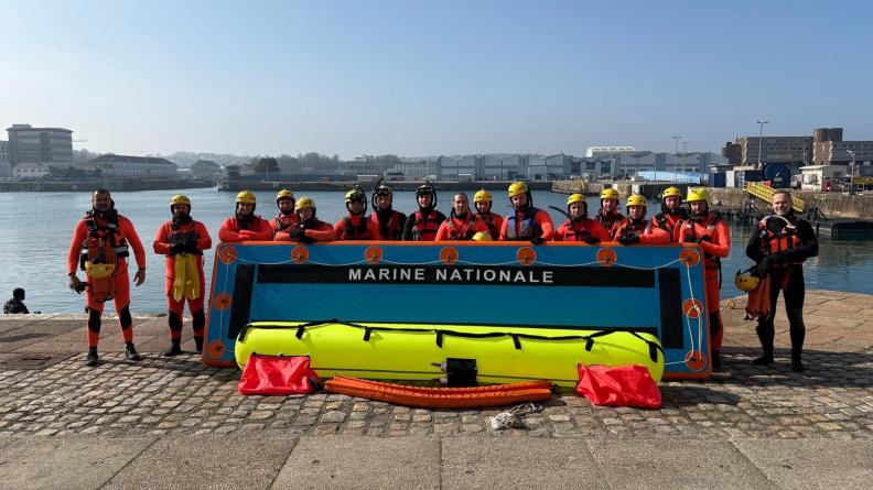 11 sauveteurs nageurs de bord formés par l’état-major de la Force d’action navale