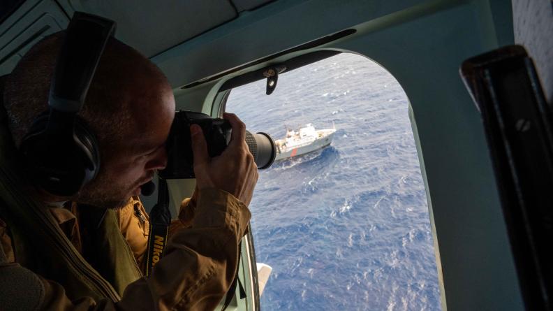 Océan Pacifique : le Falcon 200 de la 25F en mission de surveillance maritime