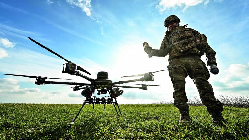Un soldat ukrainien utilise un drone Vampire, dans l’Est de l’Ukraine, le 2 février 2024.