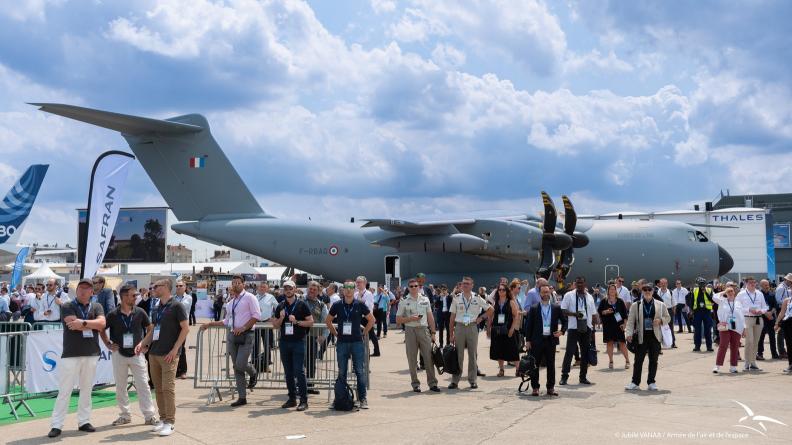 Un A400M de l’armée de l’Air et de l’Espace en démonstration statique au salon du Bourget