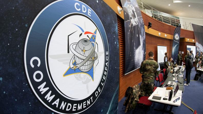 Créé en 2019, le Commandement de l’espace compte actuellement 350 militaires issus des trois armées.