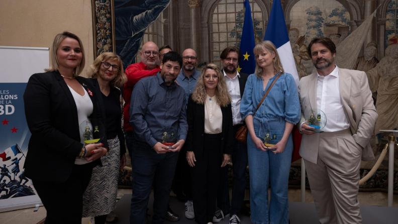 Les lauréats 2025 des prix des Galons de la BD accompagnés de Patricia Miralles.