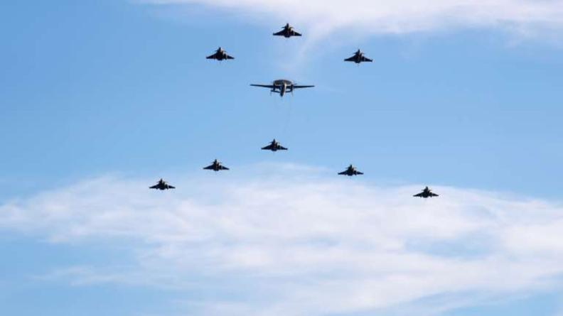 Huit Rafale Marine des Flottilles 11F, 12F, 17F et un E-2C Hawkeye de la Flottille 4F