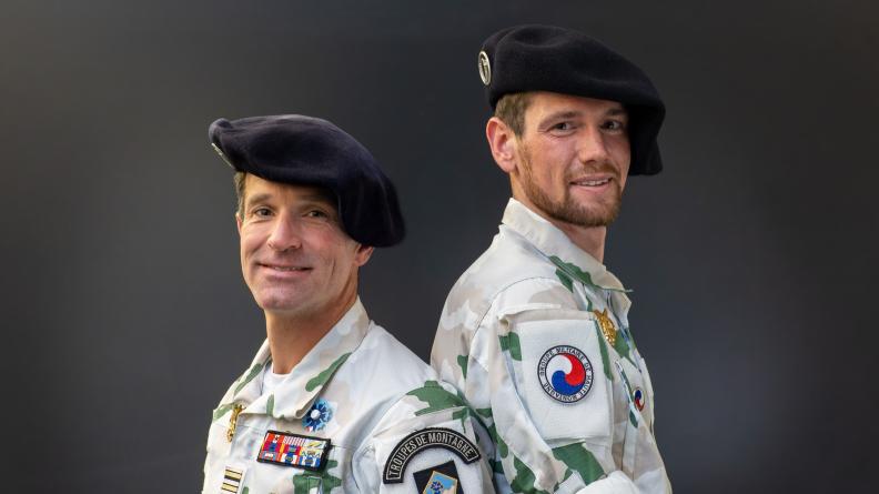  Le lieutenant-colonel Jacques-Olivier et le chasseur Clovis, sauveteurs dans l'Himalaya.