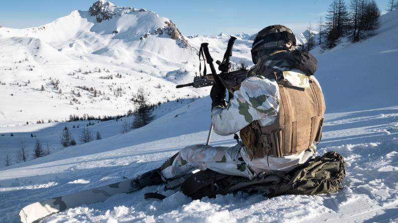 Entraînement au tir pour les chasseurs alpins.