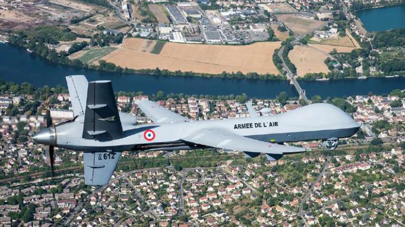 Un avion léger de surveillance et de reconnaissance