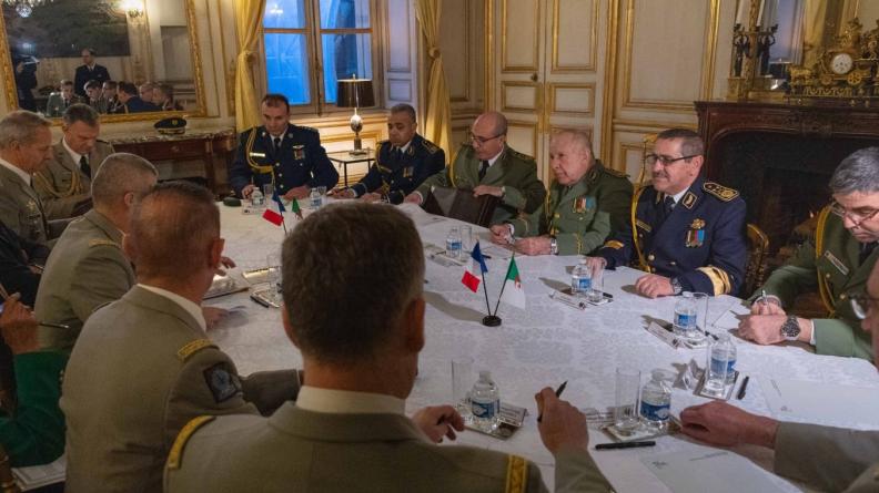 Le CEMA reçoit le général Chanegriha en visite officielle en France 