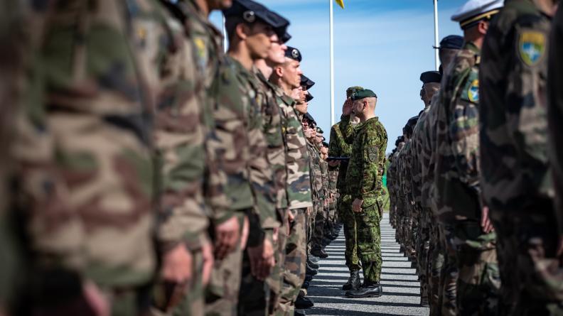 Remise de la médaille commémorative estonienne aux militaires français