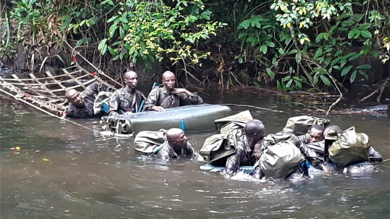 Acclimatation et endurcissement au combat en jungle pour les soldats burundais