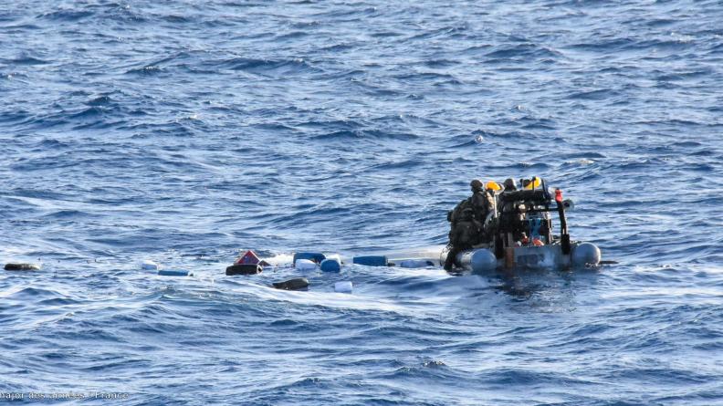 NARCOPS : le BSAOM Dumont d’Urville saisit près de 430 kg de cocaïne