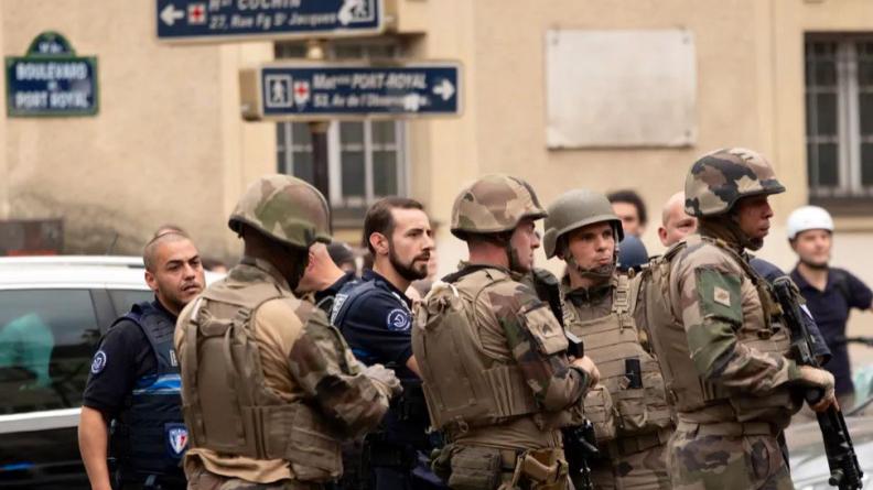 Intervention de militaires suite à l’explosion d’immeuble à Paris