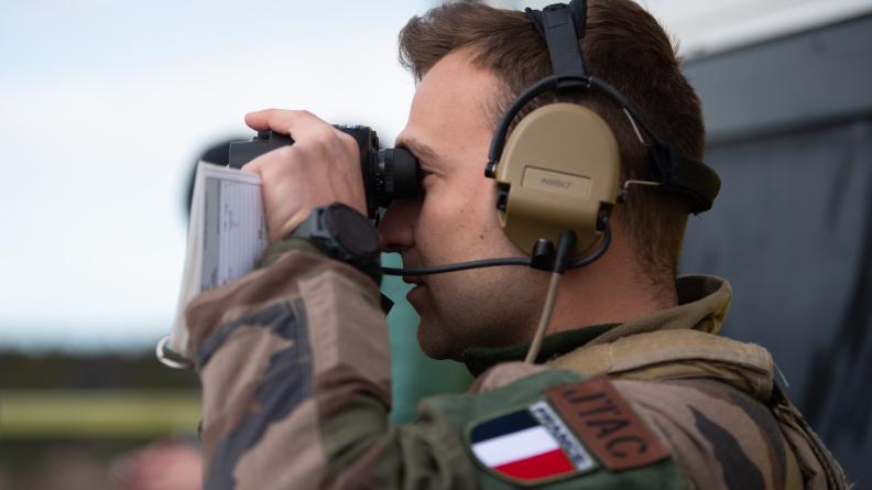 Entraînement avec les armées britanniques au guidage tactique avancé