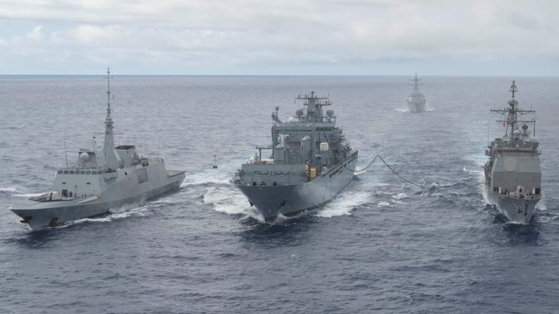  Indopacifique : la FREMM Bretagne, engagée dans l’exercice RIMPAC, participe aux manœuvres avec les