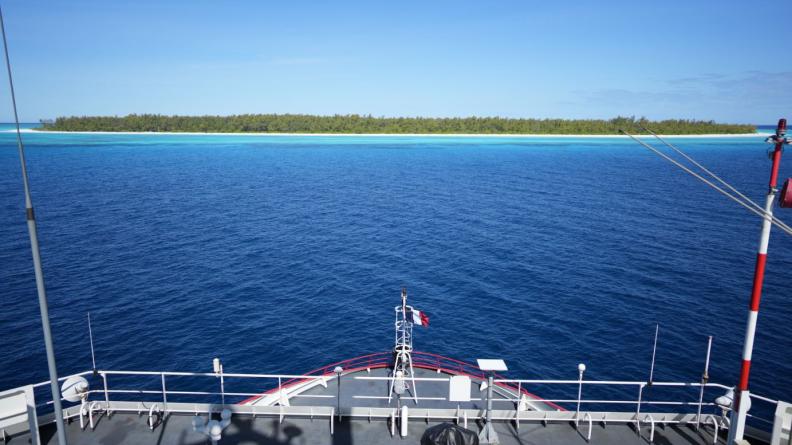 Le brise-glace l’Astrolabe ravitaille les îles Eparse