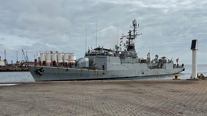 CORYMBE – Escale technique à Port-Gentil pour le PHM CDT DUCUING