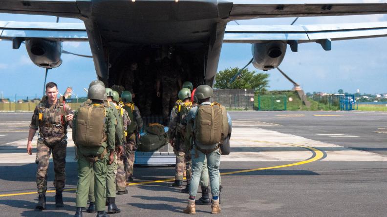 Entrainement au parachutisme avec les forces armées gabonaises