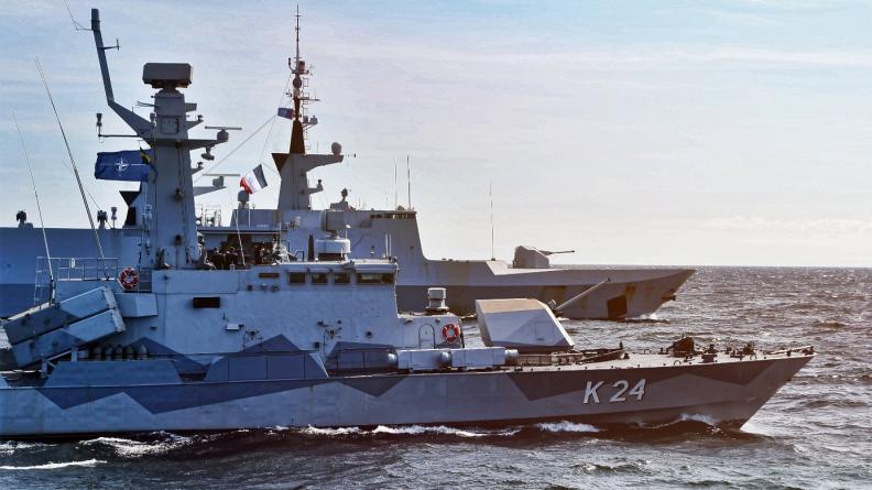 Frégate française entraînement avec la corvette suédoise Sundsvall