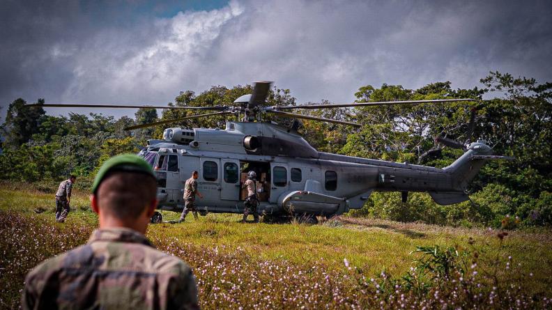 H225M Caracal - Ravitaillement des troupes engagées dans l’opération HARPIE