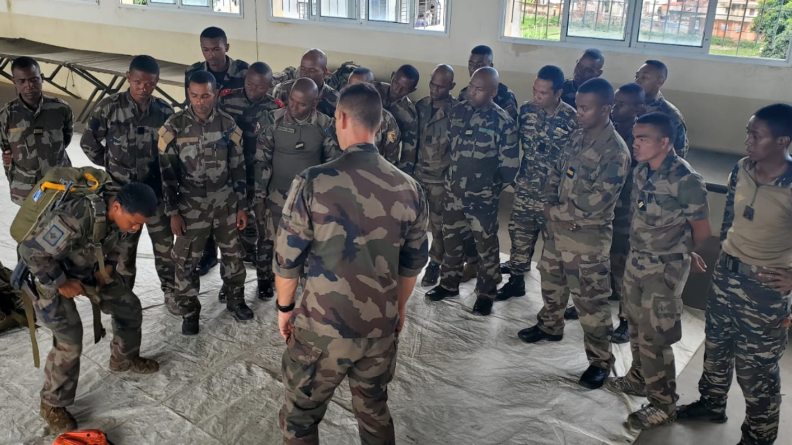 FAZSOI – Entraînement au parachutisme avec les Forces armées de Madagascar 