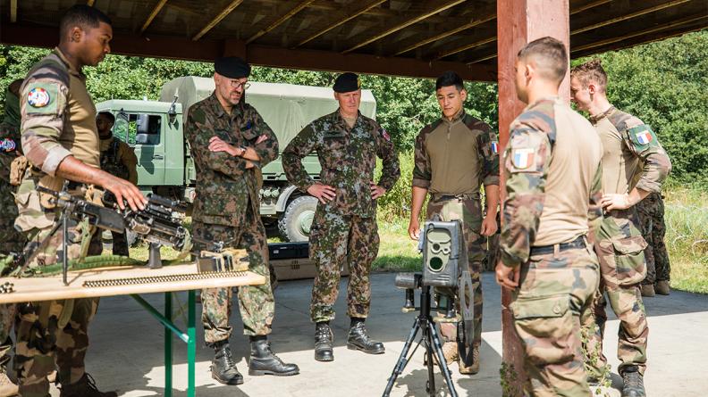 Visite du colonel SCHOEBEN, commandant des Forces luxembourgeoises
