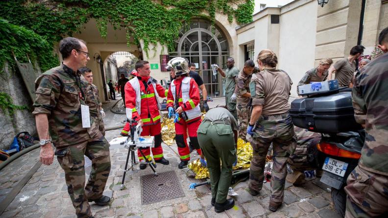 Paris : secours à la population 