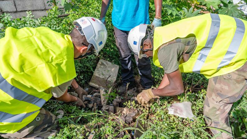 FAZSOI – L'armée française participe à la réhabilitation des réseaux d’eau à Mayotte après Chido