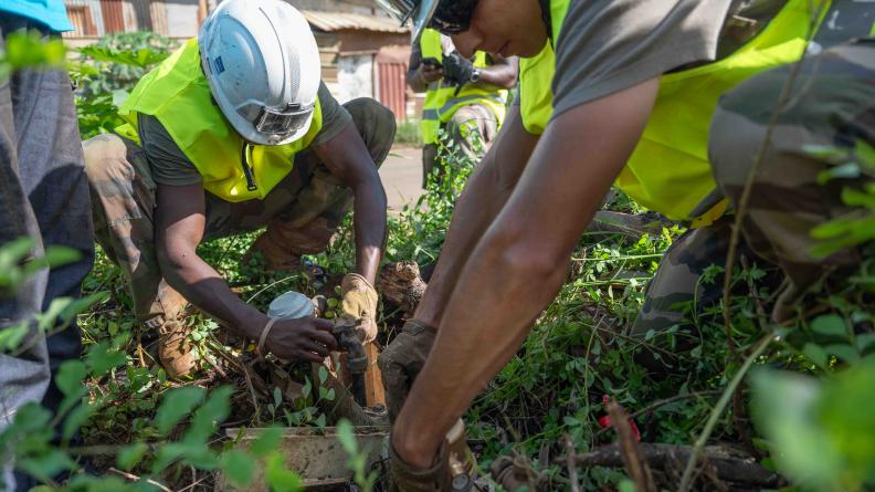 FAZSOI – L'armée française participe à la réhabilitation des réseaux d’eau à Mayotte après Chido