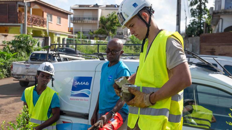 FAZSOI – L'armée française participe à la réhabilitation des réseaux d’eau à Mayotte après Chido