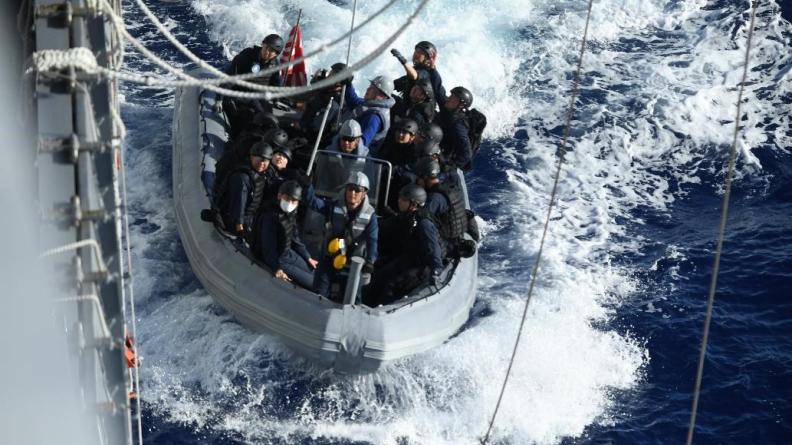La FREMM Bretagne renforce son interopérabilité avec le Japon avant RIMPAC 2024