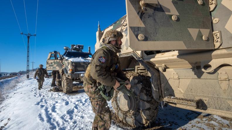 Le bataillon multinational conduit un exercice de déploiement d’envergure dans les Carpates