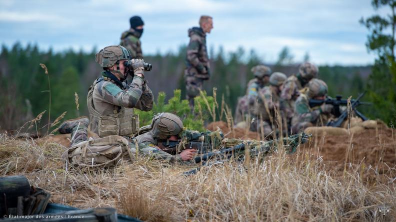 Entraînement au tir pour les militaires du Sous-groupement tactique interarmes