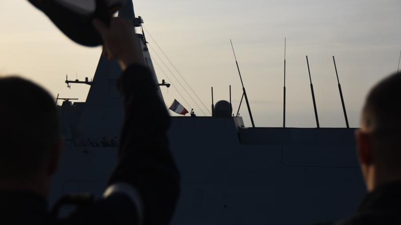 Coopération entre la frégate japonaise Kumano et la FS Prairial