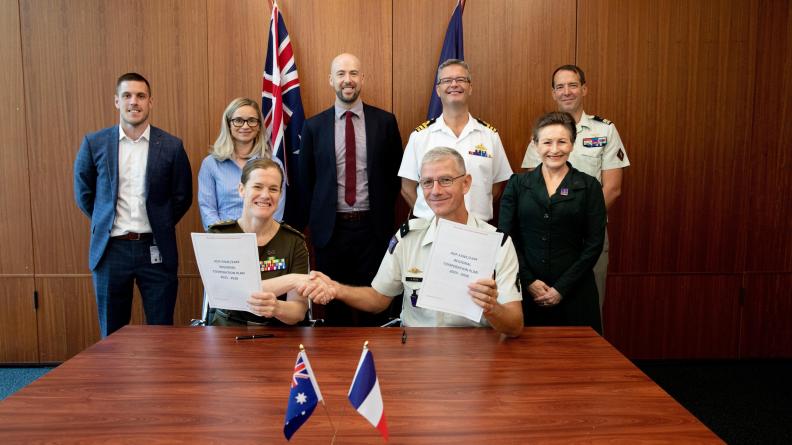 Signature d’un plan de coopération militaire franco-australien