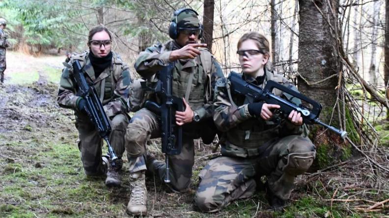 Élèves de l'EPPA en exercice