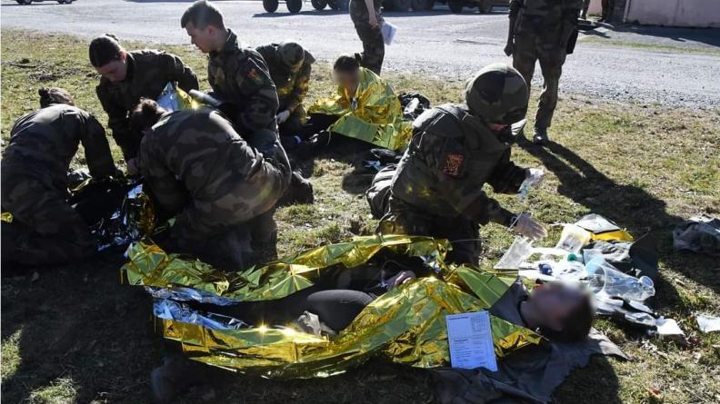 Élèves de l'EPPA en exercice de sauvetage au combat