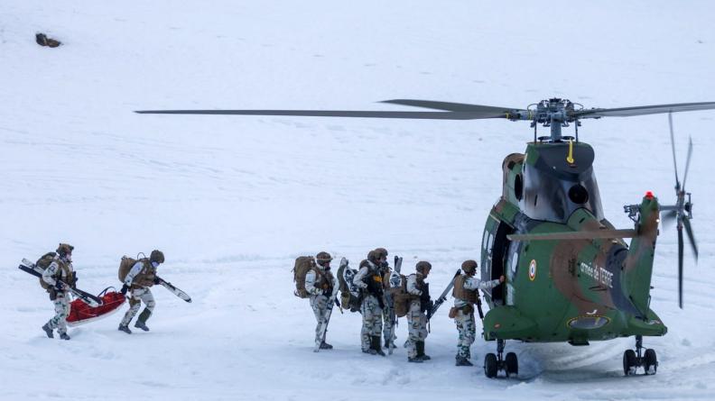 Des médecins militaires pendant l'exercice Quartz, en soutien au 13e bataillon de chasseurs alpins