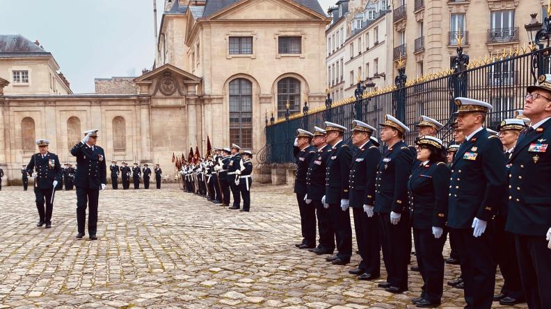Revue des troupes du médécin général des armées, Jacques Margery, directeur central du SSA