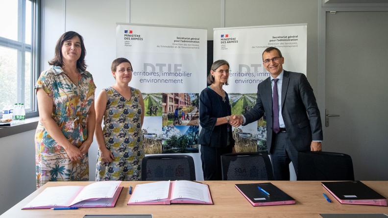 Signature de la clause d'insertion sociale du contrat ambition logement