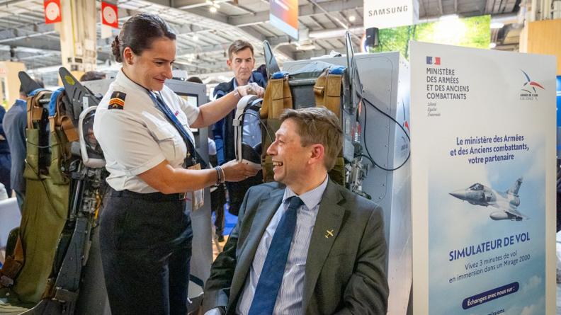 Jean-Louis Thiériot, ministre délégué, sur le simulateur de l'armée de l'Air et de l'Espace