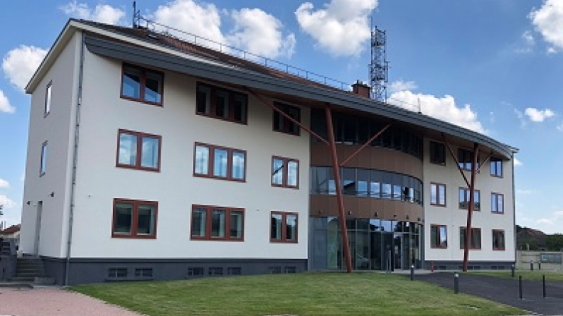 Un ancien bâtiment de commandement transformé en hôtel d'entreprises
